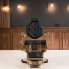 fauteuil barbier clovis gold - fauteuil barbier luxe - chaise barbier dorée - fauteuil vintage barbershop - mobilier barbier haut de gamme - fauteuil coiffure professionnel - fauteuil barbier hydraulique - fauteuil barbier capitonné - fauteuil barbier robuste - chaise barbier design doré - fauteuil barbier rétro luxe - équipement barbershop premium - fauteuil barbier confort - fauteuil barbier réglable - fauteuil barbier aluminium doré