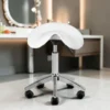 tabouret esthétique professionnel - siège esthéticienne ergonomique - tabouret de soin hydraulique - mobilier salon de beauté - tabouret professionnel pivotant - siège de massage à roulettes - tabouret manucure pédicure - équipement institut esthétique - tabouret assise matelassée - mobilier esthétique haut de gamme