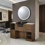 Coiffeuse barbier professionnelle - Poste de coiffage bois clair - Meuble salon de coiffure - Station de coiffage LED - Coiffeuse murale moderne - Mobilier barbier haut de gamme - Meuble de rangement coiffure - Miroir rond lumineux - Coiffeuse design contemporain - Mobilier coiffure premium