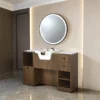 Coiffeuse barbier professionnelle - Poste de coiffage bois clair - Meuble salon de coiffure - Station de coiffage LED - Coiffeuse murale moderne - Mobilier barbier haut de gamme - Meuble de rangement coiffure - Miroir rond lumineux - Coiffeuse design contemporain - Mobilier coiffure premium