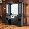 poste de coiffage barbier – meuble barbier professionnel – station de coiffure vintage – mobilier salon de coiffure – coiffeuse barbier haut de gamme – meuble barbershop rétro – poste de travail barbier – meuble de coiffure bois massif – station de coiffage élégante – mobilier barbershop premium