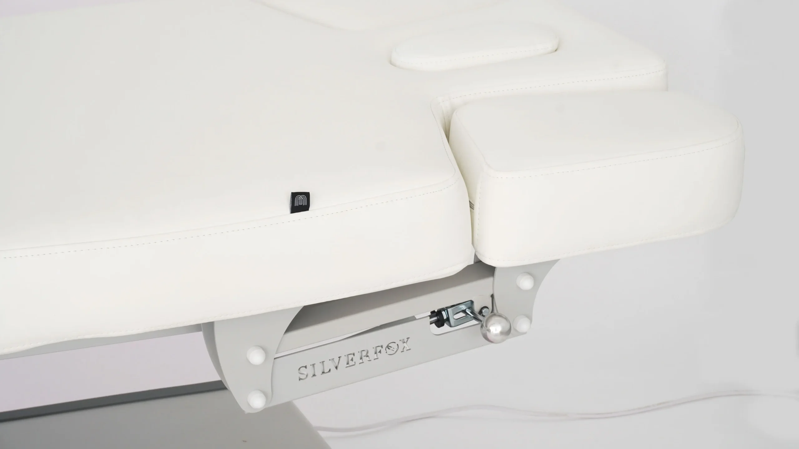 Table de Massage Nush - Table de massage électrique Nush - Table de soins esthétique Nush - Mobilier esthétique haut de gamme - table esthétique électrique