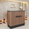 Comptoir d’accueil professionnel – Meuble de réception salon – Comptoir caisse coiffure – Mobilier de coiffure haut de gamme – Comptoir de salon moderne – Meuble d’accueil design – Comptoir de réception personnalisé – Mobilier professionnel esthétique – Comptoir caisse lumineux LED – Meuble d’accueil sur mesure
