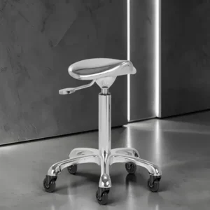 FINE CHROME (1) Professional aesthetic stool - Ergonomic beautician seat - Hydraulic treatment stool - Beauty salon furniture - Professional swivel stool - Wheeled massage seat - Manicure pedicure stool - Aesthetic institute equipment - Padded seat stool - High-end aesthetic furniture - Professional hairdressing stool - Wheeled aesthetic stool - Saddle stool - Professional sit-stand seat - Hairdressing and beauty furniture - Ergonomic stool with backrest - Gas lift height adjustment - High-density resilient foam - Chrome star base - Anti-hair casters - Hairdresser cutting stool - Tattoo artist stool - Massage and treatment seat - Manicure and pedicure stool - Washable faux leather upholstery