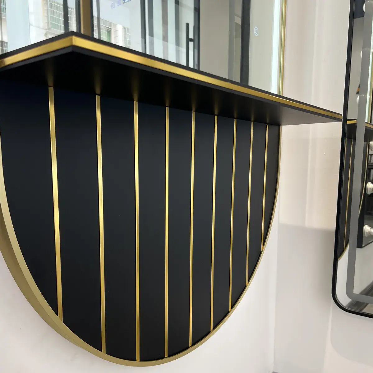 coiffeuse murale Miroir de coiffure Agathe CG - Poste de coiffage Agathe CG- Mobilier pour salon de coiffure - Poste de coiffure professionnel - Miroir de coiffure avec led Agathe CG - Poste de coiffage Agathe CG - Mobilier pour salon de coiffure - Poste de coiffure professionnel