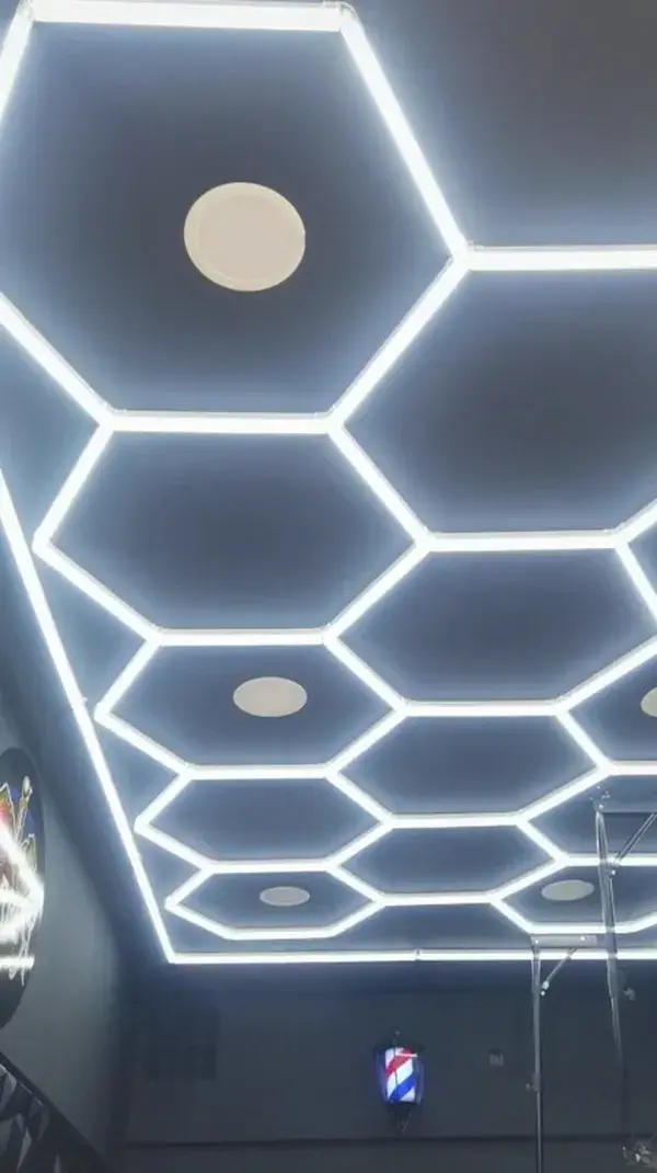 Éclairage LED Nid d’Abeille BEE - éclairage LED design - luminaire hexagonal BEE - lumière nid d’abeille - LED modulaire intérieur