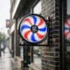 enseigne barbier lumineuse – barber pole LED rotatif – enseigne salon de coiffure homme – signalétique barber shop design – enseigne extérieure étanche IP44 – éclairage façade professionnel – enseigne ronde premium – enseigne barbershop moderne – enseigne murale haute visibilité – enseigne VORTEX groupecoiff