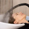 table head spa - lit head spa professionnel - table hair spa - mobilier head spa - table de massage avec vasque - matelas chauffant - cloche vapeur - micro‑brume ultrasonique - nano‑anionique - appareil hair spa - vapozone capillaire