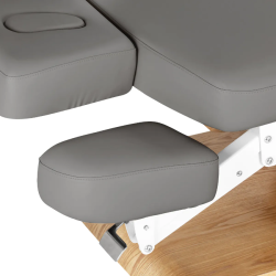 Sillon Relax Gris Bois Clair (9).webp Sillon Relax care table – electric SPA table – light wood massage table – ergonomic care bed – professional aesthetic table – adjustable spa table – segmented SPA mattress – electric spa table – high-end wellness furniture – stable spa table – premium aesthetic table – tiltable care bed – modern spa table – aesthetic salon equipment – comfortable massage table
