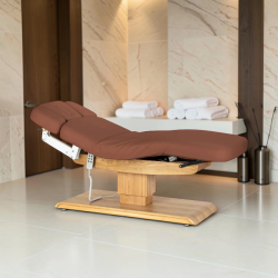 Sillon Relax Brown Wood Light (1) Sillon Relax care table – electric SPA table – light wood massage table – ergonomic care bed – professional aesthetic table – adjustable spa table – segmented SPA mattress – electric spa table – high-end wellness furniture – stable spa table – premium aesthetic table – tiltable care bed – modern spa table – aesthetic salon equipment – comfortable massage table