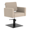 Vitoria Beige (2) fauteuil de coiffeur Gabbiano Vitoria Beige – fauteuil coiffure hydraulique – siège coiffure professionnel – fauteuil salon moderne – mobilier coiffure premium – fauteuil ergonomique beige – fauteuil rotation 360 – base carrée noire mat – fauteuil coiffeur minimaliste – siège coiffure confortable – fauteuil salon durable – mobilier coiffure design – fauteuil professionnel esthétique – fauteuil coiffeur revêtement synthétique – fauteuil réglable hauteur